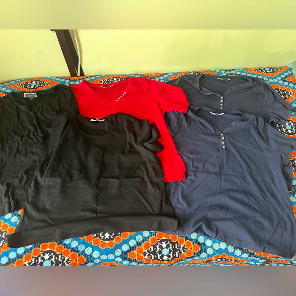 Karen Scott 5 Cotton Tee’s Navy, Red, Black